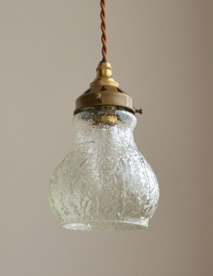 ペンダントライト　照明・ライティング　イギリスで見つけたアンティーク照明、ガラスのペンダントライト。【 シェードのサイズ 】直径10.5×高さ14cmコードは50、80cm以外にも、ご希望の長さで加工してお届けします。(k-1289-z)