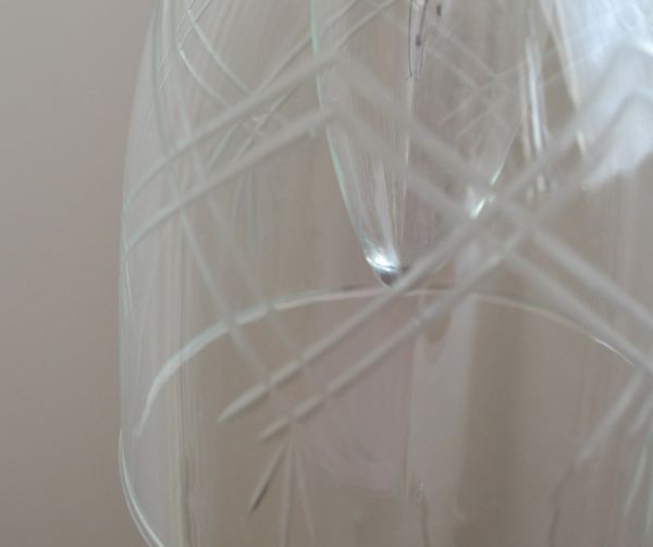 ペンダントライト　照明・ライティング　明かりを点けるとより美しい、アンティークペンダントライト（コード・シャンデリア電球・ギャラリーA付き）。シェードは、アンティークのため、誤差があったり、キズ、汚れが入っている場合もあります。(k-1290-z)