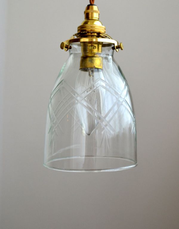 ペンダントライト　照明・ライティング　明かりを点けるとより美しい、アンティークペンダントライト（コード・シャンデリア電球・ギャラリーA付き）。【 シェードのサイズ 】直径10.2×高さ13.3cmコードは50、80cm以外にも、ご希望の長さで加工してお届けします。(k-1290-z)