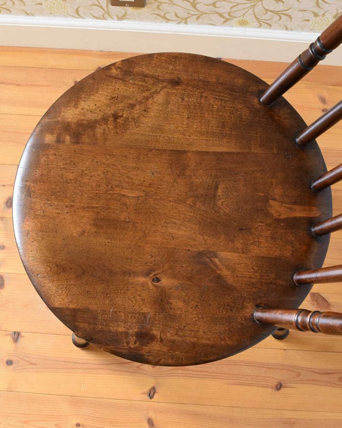 キッチンチェア アンティーク チェア 英国輸入のアンティーク椅子、丸い座面の可愛いキッチンチェア。可愛い丸い座面素朴な雰囲気の座面。(k-1292-c)