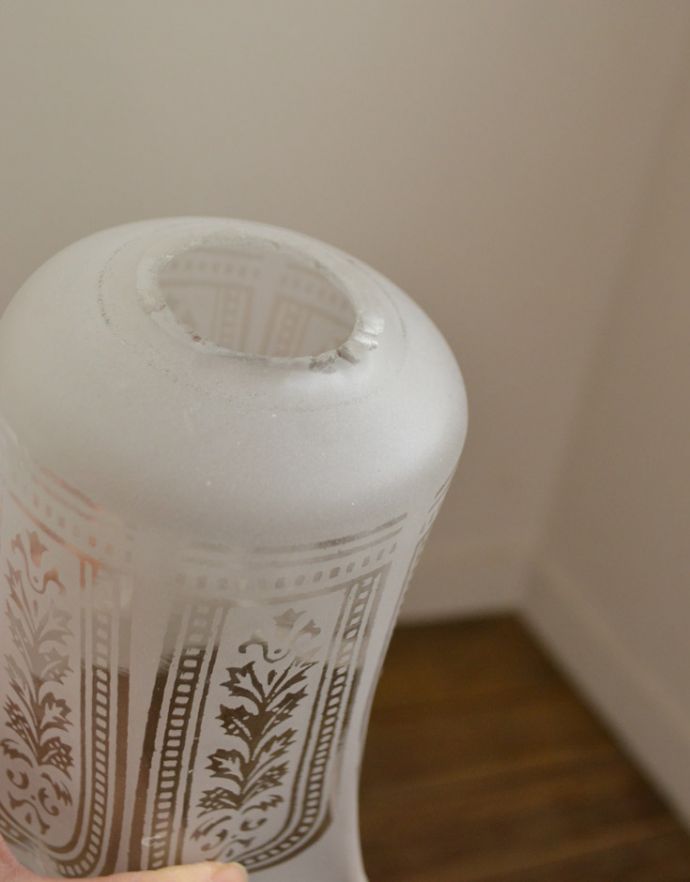 ペンダントライト 照明・ライティング イギリスのアンティーク照明、模様が美しいペンダントランプ。シェードは、アンティークのため、誤差があったり、キズ、汚れが入っている場合もあります。(k-1292-z)