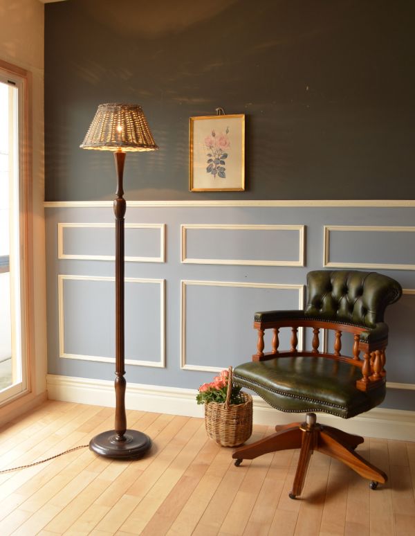 アンティークの間接照明、木製スタンドが格好良いフロアランプ(k-1296