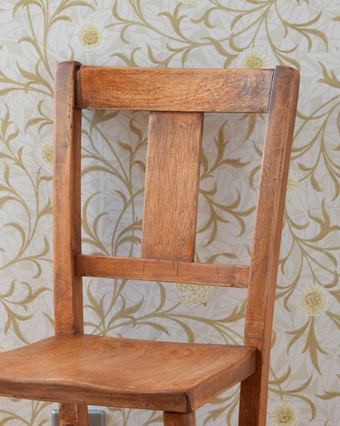 ダイニングチェア　アンティーク チェア　いろいろな場所で使えるチャイルドチェア、イギリス輸入のアンティーク椅子。どれもキレイに仕上げています。(k-1298-c)