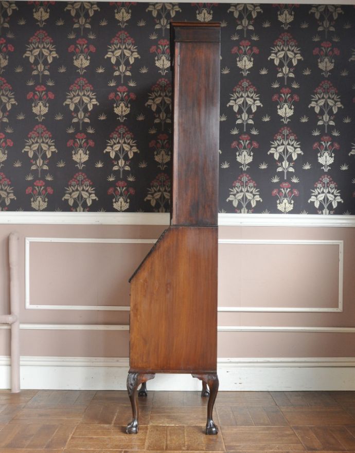 サイドバイサイド アンティーク家具 英国のアンティーク収納家具、気品溢れるビューローブックケース。ビューロー部分を閉じると、すっきりしたキャビネットになります。(k-1298-f)