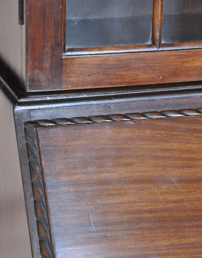 サイドバイサイド アンティーク家具 英国のアンティーク収納家具、気品溢れるビューローブックケース。風格と品があるので、リビングはもちろん、和室や書斎、客間にも最適。(k-1298-f)