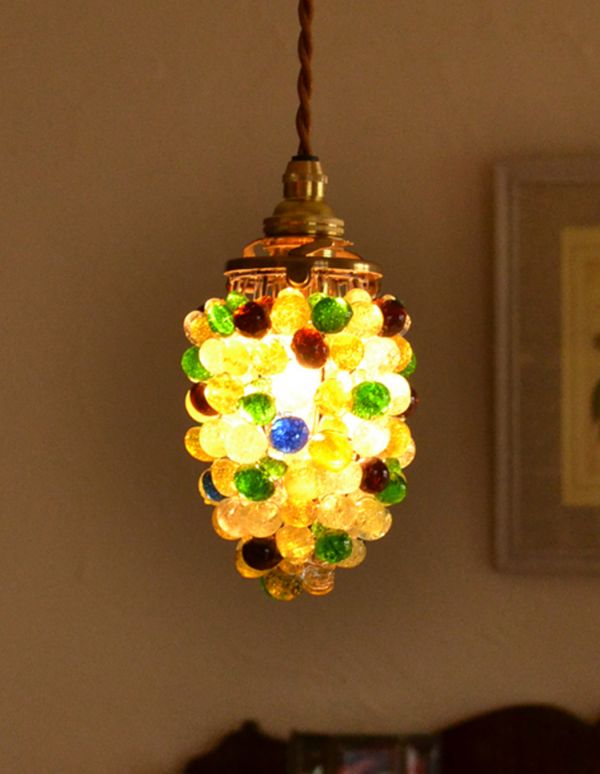 ペンダントライト 照明・ライティング たくさんの色が使われた葡萄のアンティークランプ(天井付け照明)。アンティークのみ見ることの出来る輝きを、ぜひお家で楽しんで下さいね。(k-1298-z)