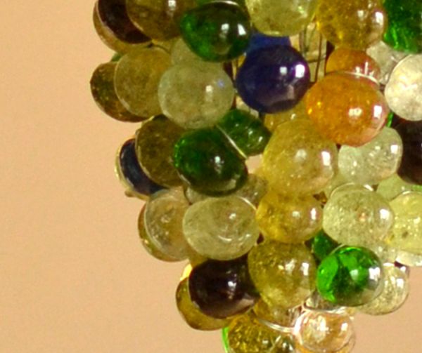 ペンダントライト 照明・ライティング たくさんの色が使われた葡萄のアンティークランプ(天井付け照明)。一粒一粒どの色もキレイ・・・アンティークの為汚れやキズがある場合がありますが、使用上問題はありませんのでご了承下さい。(k-1298-z)