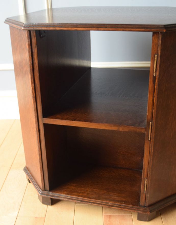 アンティークのキャビネット　アンティーク家具　英国のアンティーク家具、機能的なカクテルキャビネット（オケージョナルテーブル）。オープン棚があるので、よく出し入れするものをしまってください。(k-1307-f)