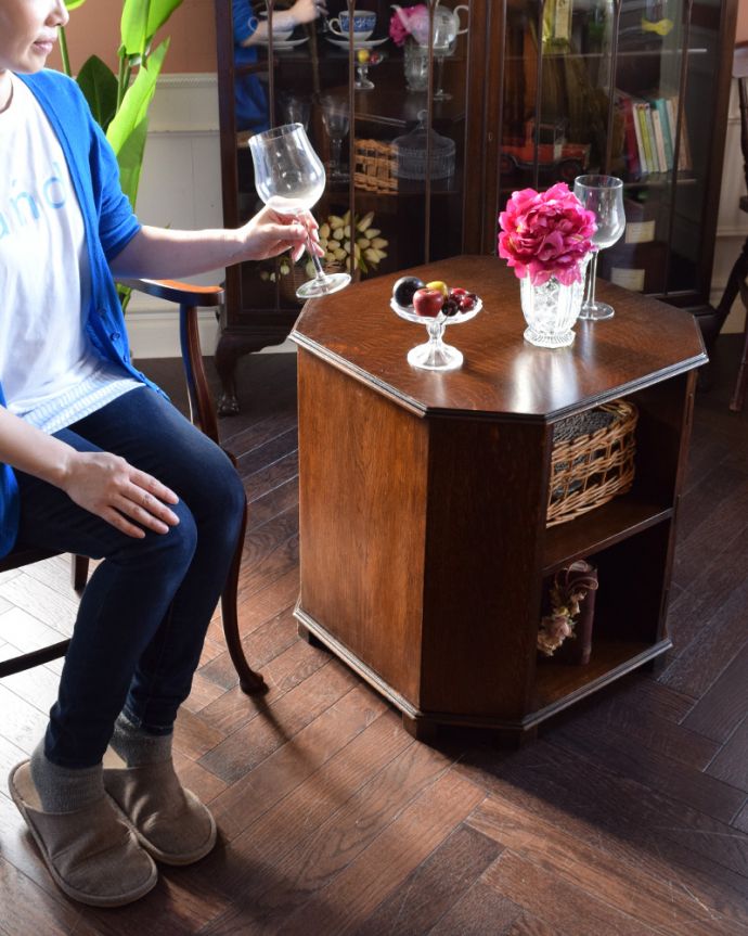 アンティークのキャビネット　アンティーク家具　英国のアンティーク家具、機能的なカクテルキャビネット（オケージョナルテーブル）。お酒の時間のお供に。(k-1307-f)