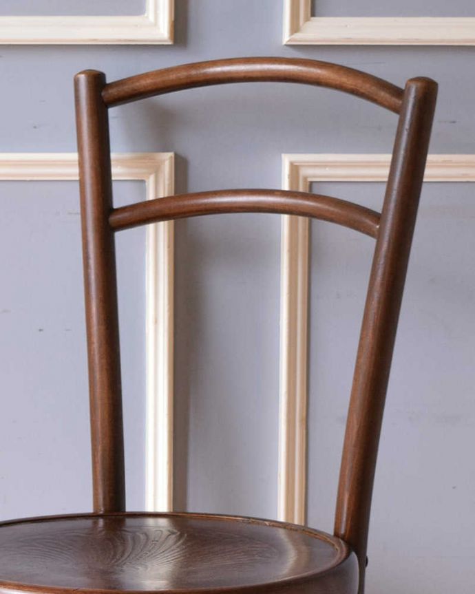 ダイニングチェア アンティーク チェア 英国から届いたアンティーク椅子、ブラウンカラーのベントウッドチェア。ラインが美しい背もたれ。(k-1308-c)