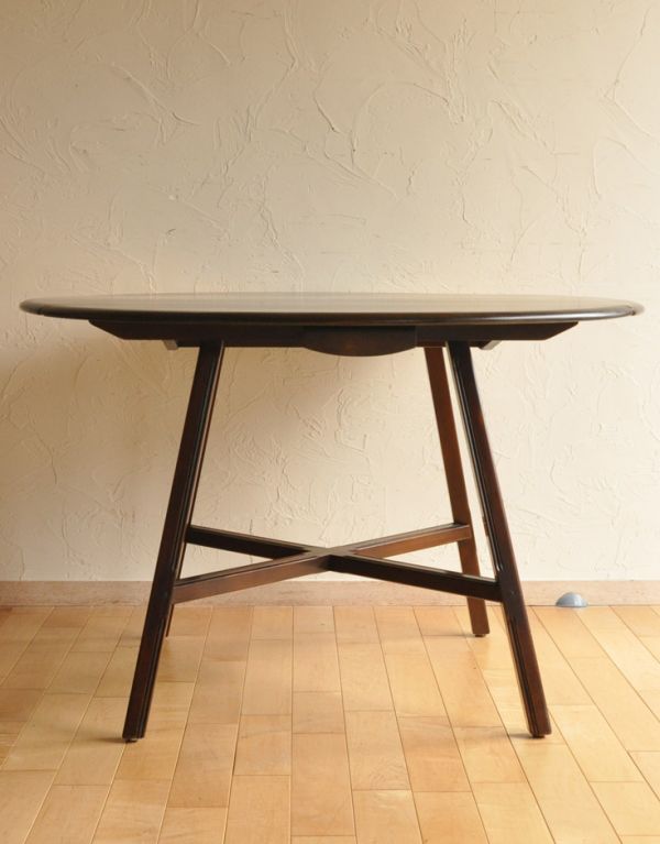 アーコールの家具　アンティーク家具　北欧テイストのアンティーク家具、丸い形のアーコールドロップリーフテーブル。組み脚がとっても美しいデザイン。(k-1308-f)