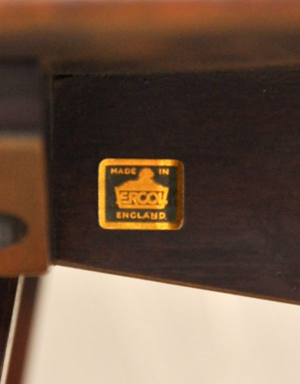 アーコールの家具　アンティーク家具　北欧テイストのアンティーク家具、丸い形のアーコールドロップリーフテーブル。アーコールのタグが残っています。(k-1308-f)