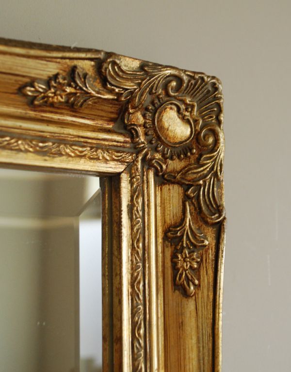アンティークゴールドのモールディングがキレイなアンティークミラー