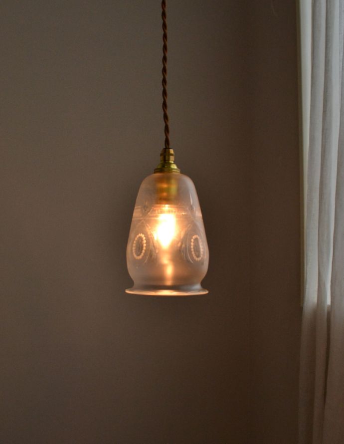 ペンダントライト　照明・ライティング　模様が美しいペンダントランプ、イギリスのアンティーク照明（コード・シャンデリア球・ギャラリーなし）。あたたかい光がお部屋を包み込みます。(k-1314-z)