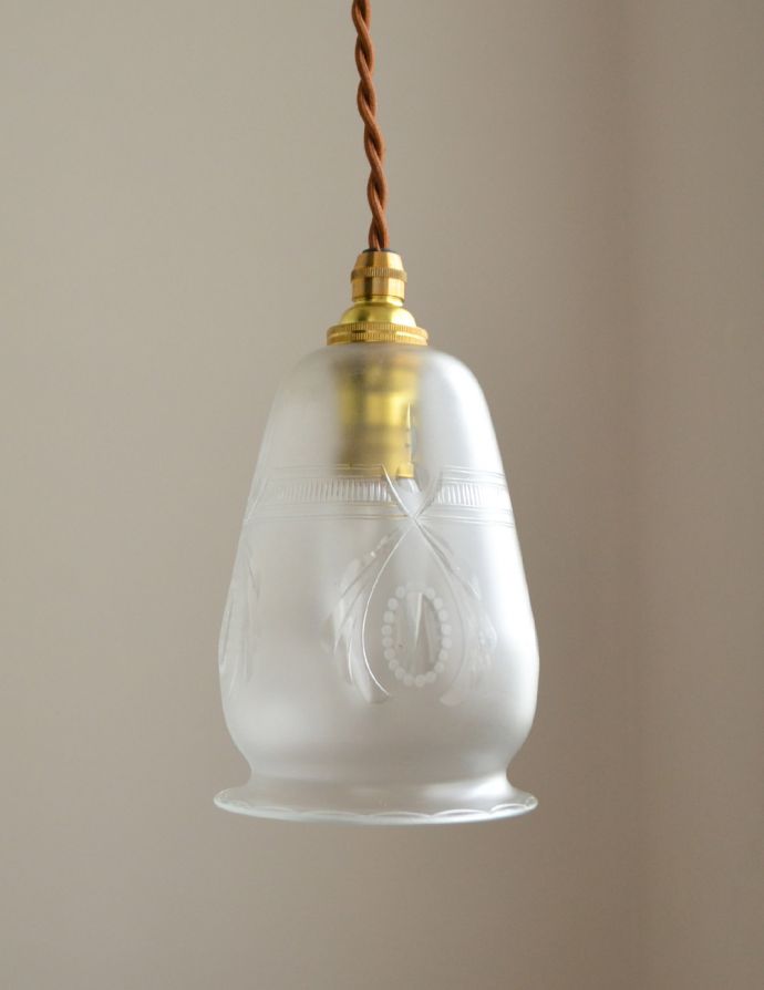 ペンダントライト　照明・ライティング　模様が美しいペンダントランプ、イギリスのアンティーク照明（コード・シャンデリア球・ギャラリーなし）。【 シェードのサイズ 】直径9×高さ14cmコードは50、80cm以外にも、ご希望の長さで加工してお届けします。(k-1314-z)