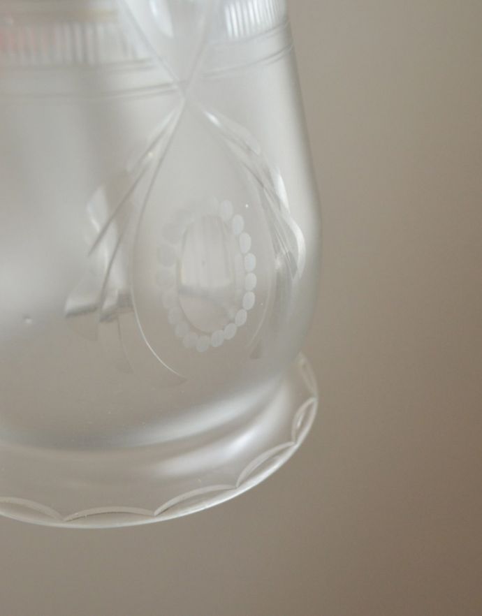 ペンダントライト　照明・ライティング　模様が美しいペンダントランプ、イギリスのアンティーク照明（コード・シャンデリア球・ギャラリーなし）。可愛いので明かりを点けない昼間もオシャレなインテリアになります。(k-1314-z)