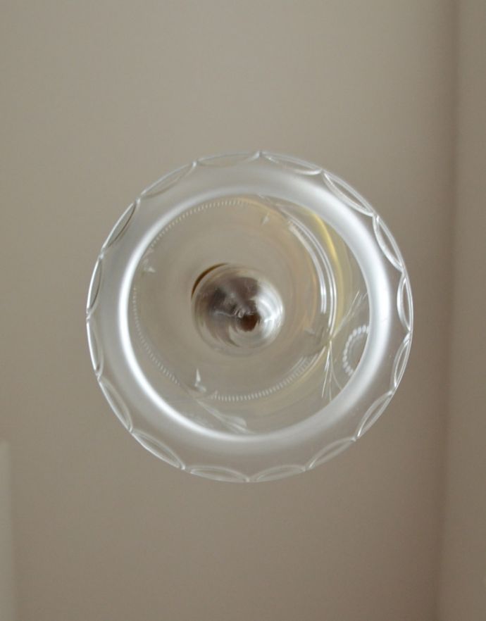 ペンダントライト　照明・ライティング　模様が美しいペンダントランプ、イギリスのアンティーク照明（コード・シャンデリア球・ギャラリーなし）。縁どりのデザインが可愛いシェードです。(k-1314-z)