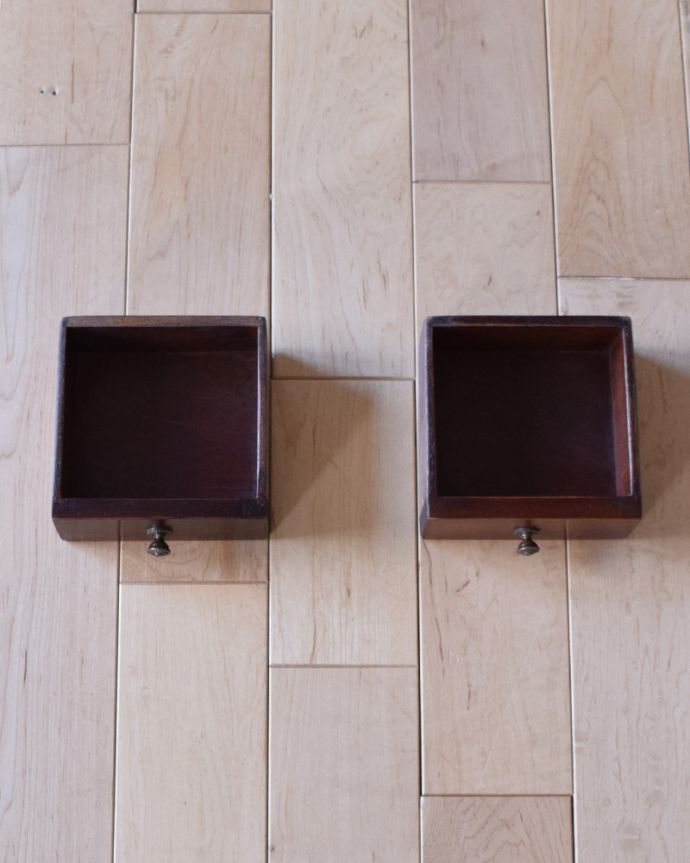 アンティークのキャビネット　アンティーク家具　英国トラッドなビューローブックケース、アンティークの収納家具。ビューローの中には、小さな引き出しが２杯付いています。(k-1315-f)