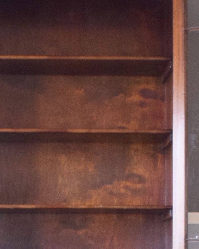 アンティークのキャビネット　アンティーク家具　英国トラッドなビューローブックケース、アンティークの収納家具。文庫本や漫画がスッキリ片付きます。(k-1315-f)