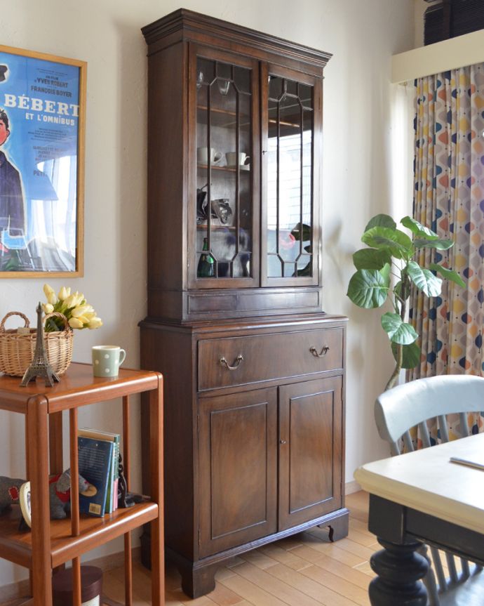 アンティークのキャビネット　アンティーク家具　英国トラッドなビューローブックケース、アンティークの収納家具。飾り棚とパソコンスペース、両方欲しい方にオススメなのが、このブックケースビューロー！。(k-1315-f)