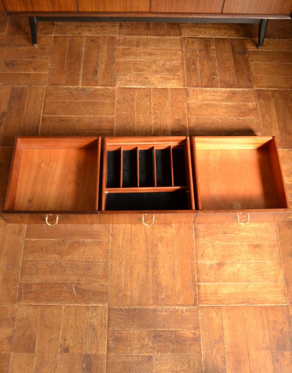 アンティークのキャビネット アンティーク家具 Gプランのヴィンテージ家具、北欧スタイルのサイドボード(トラー&ブラック)。引き出しは3杯付いています。(k-1316-f)