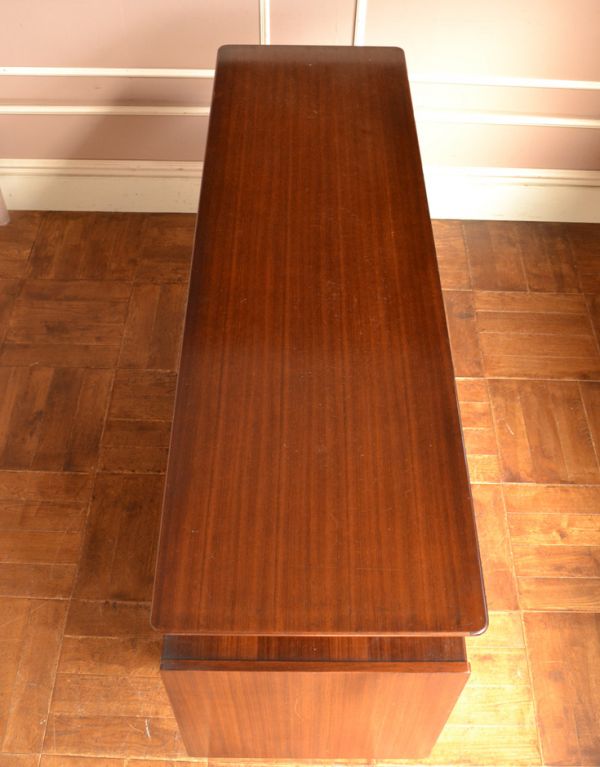 アンティークのキャビネット アンティーク家具 Gプランのヴィンテージ家具、北欧スタイルのサイドボード(トラー&ブラック)。天板もキレイに塗装を仕上げました。(k-1316-f)