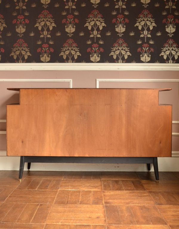 アンティークのキャビネット アンティーク家具 Gプランのヴィンテージ家具、北欧スタイルのサイドボード(トラー&ブラック)。きちんとメンテナンスしてあるので、裏側もキレイです。(k-1316-f)