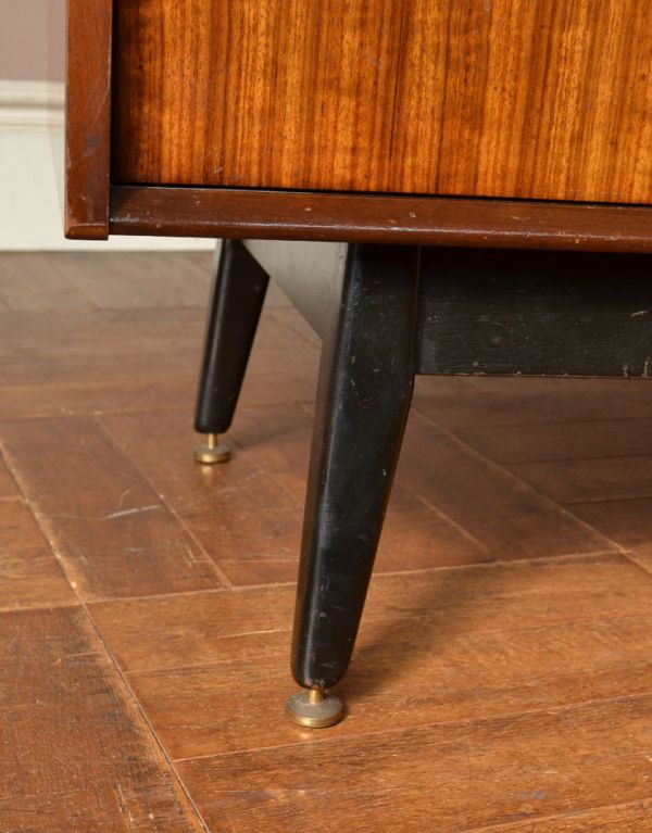 アンティークのキャビネット アンティーク家具 Gプランのヴィンテージ家具、北欧スタイルのサイドボード(トラー&ブラック)。きちんと支えます。(k-1316-f)