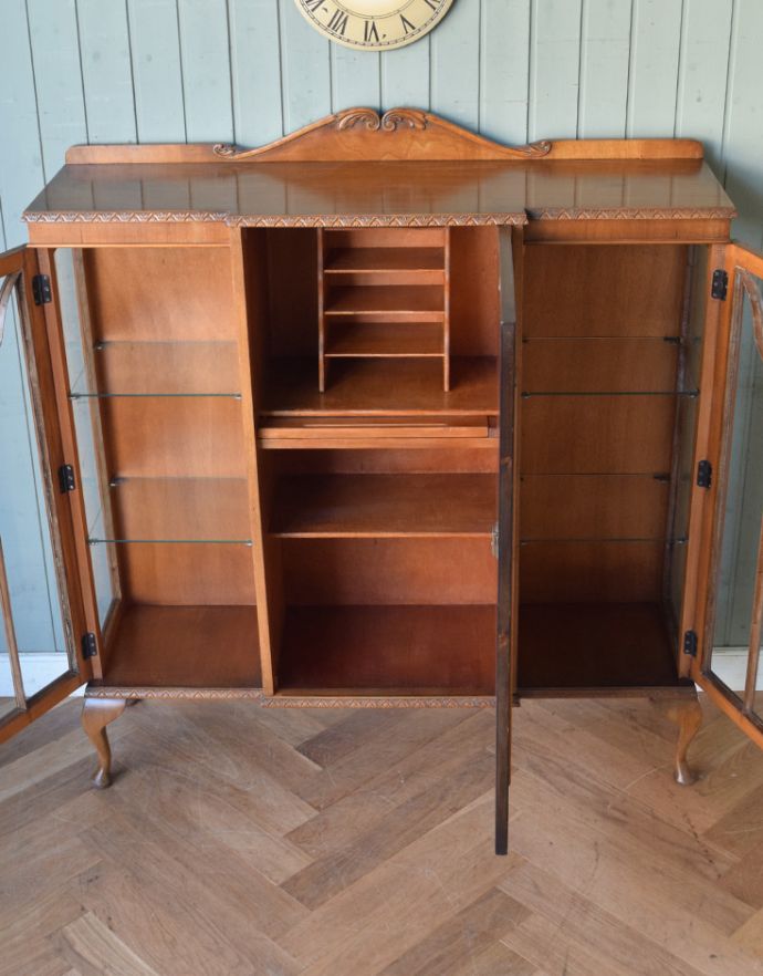 サイドバイサイド アンティーク家具 英国のアンティーク家具、ビューローも付いた特別なガラスキャビネット。中も美しい状態です。(k-1318-f)