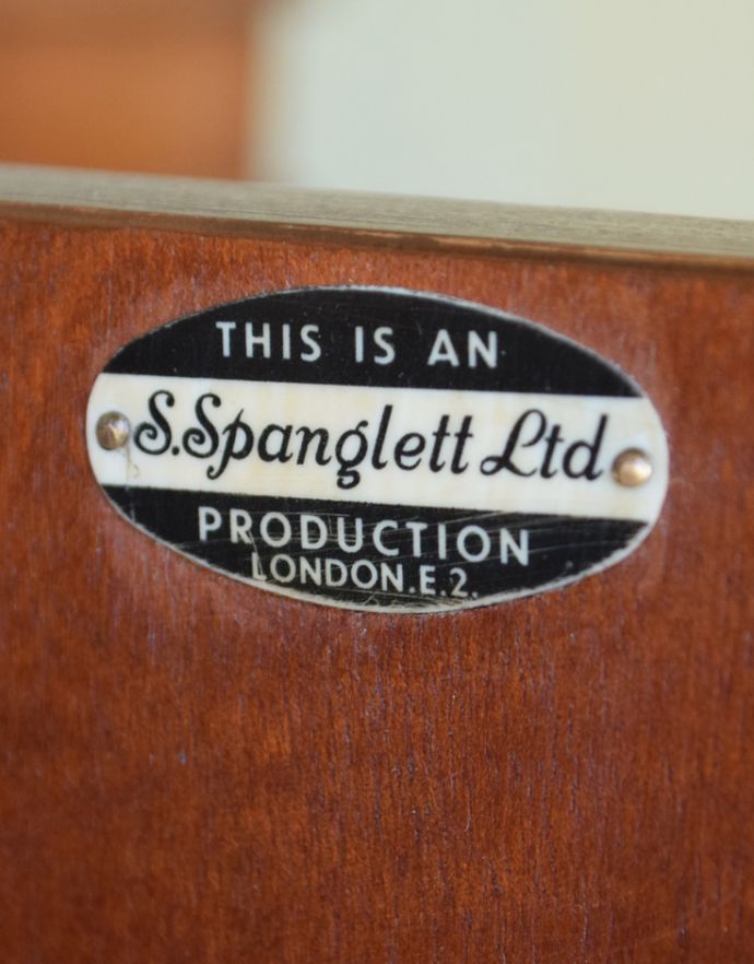 サイドバイサイド アンティーク家具 英国のアンティーク家具、ビューローも付いた特別なガラスキャビネット。メーカーのタグが残っていました。(k-1318-f)