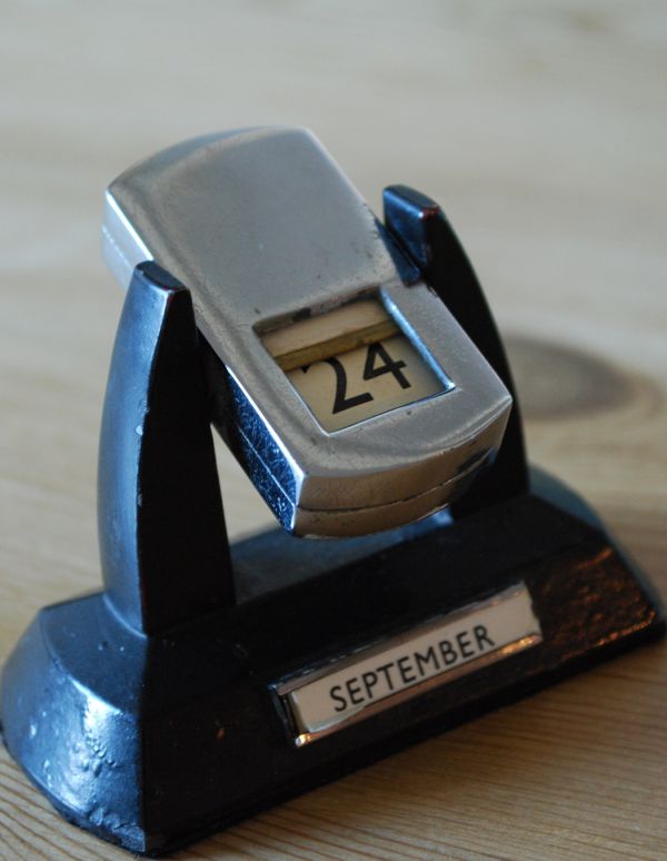 イギリス輸入のアンティーク雑貨、卓上カレンダー（日めくり式