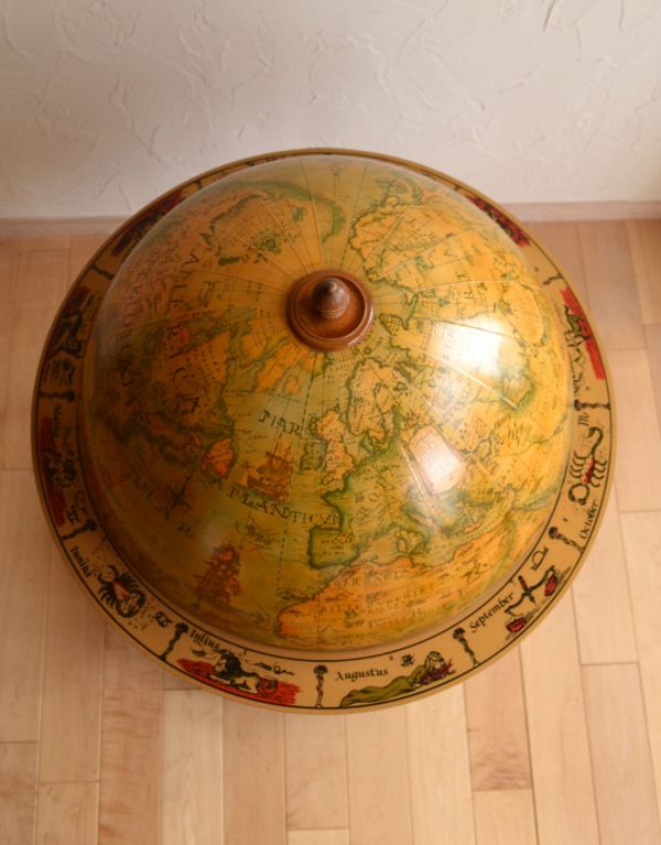 めずらしい家具　アンティーク家具　アンティークのバーキャビネット、地球儀型のカクテルキャビネット（ワインラック）。上から見てもキレイな状態で仕上げてあります。(k-1325-f)