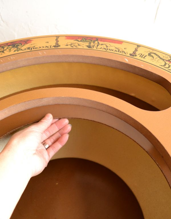 めずらしい家具　アンティーク家具　アンティークのバーキャビネット、地球儀型のカクテルキャビネット（ワインラック）。中の板が回転する作りになっています。(k-1325-f)