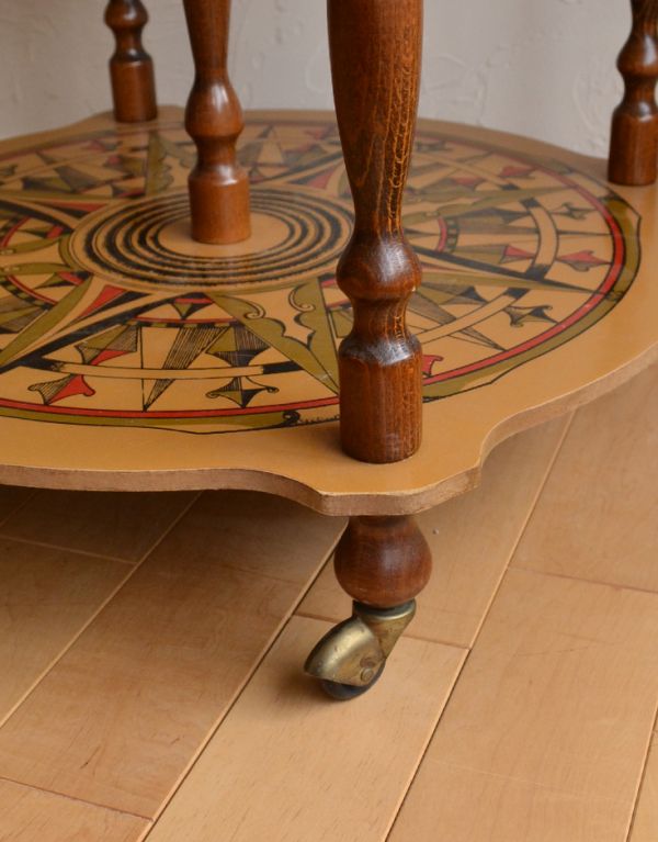 めずらしい家具　アンティーク家具　アンティークのバーキャビネット、地球儀型のカクテルキャビネット（ワインラック）。きちんと調整したので、新しいものと比べるとスムーズではありませんが、ちゃんと動きます。(k-1325-f)