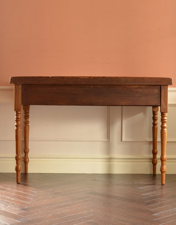 ロイドテーブル アンティーク家具 デスクにも使えるアンティーク家具、パイン材のコンソールテーブル。きちんとメンテナンスしてあるので、裏側もキレイです。(k-1327-f)
