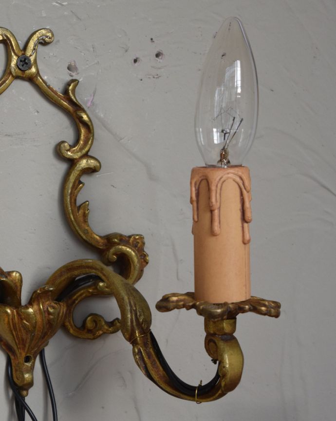 壁付けブラケット　照明・ライティング　ヨーロッパから届いたアンティーク壁付けブラケット（２灯）（Ｅ17シャンデリア球付）。しっかりオーバーホウルをしたので、ご安心下さい。(k-1334-z)