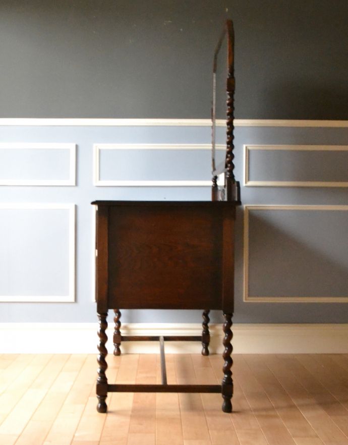 アンティークのドレッサー　アンティーク家具　イギリスのアンティーク家具、ドレッシングチェスト（鏡台）。横から見るのが、また美しいんです。(k-1335-f)