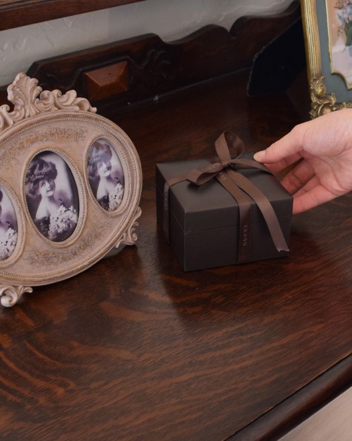 アンティークのドレッサー　アンティーク家具　イギリスのアンティーク家具、ドレッシングチェスト（鏡台）。濃い茶色が美しいです。(k-1335-f)