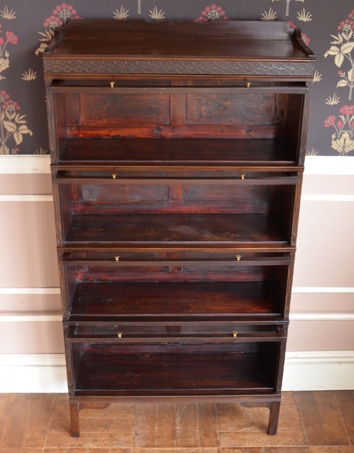 アンティークのキャビネット アンティーク家具 重ねて積み上げるスタッキングブックケース、英国アンティークのキャビネット。両開きで出し入れしやすい飾り棚です。(k-1337-f)