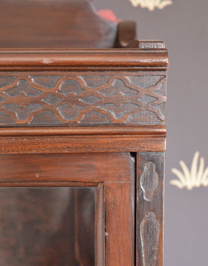 アンティークのキャビネット アンティーク家具 重ねて積み上げるスタッキングブックケース、英国アンティークのキャビネット。丁寧に施された装飾がとってもいい味を出しています。(k-1337-f)