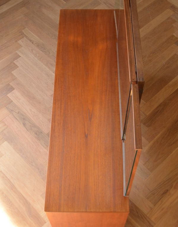 アンティークのドレッサー アンティーク家具 北欧スタイルのヴィンテージ家具、三面鏡のドレッシングテーブル(STAG社)。天板もキレイに塗装を仕上げました。(k-1341-f)