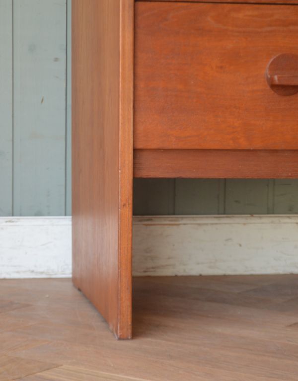 アンティークのドレッサー アンティーク家具 北欧スタイルのヴィンテージ家具、三面鏡のドレッシングテーブル(STAG社)。しっかりと支えるのでご安心下さい。(k-1341-f)