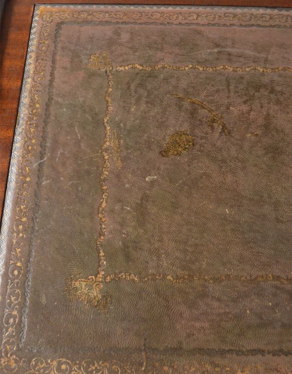 ロイドテーブル　アンティーク家具　英国のアンティーク家具、天板革張りのコーヒーテーブル。落ち着きのある茶色なので上品です。(k-1342-f)