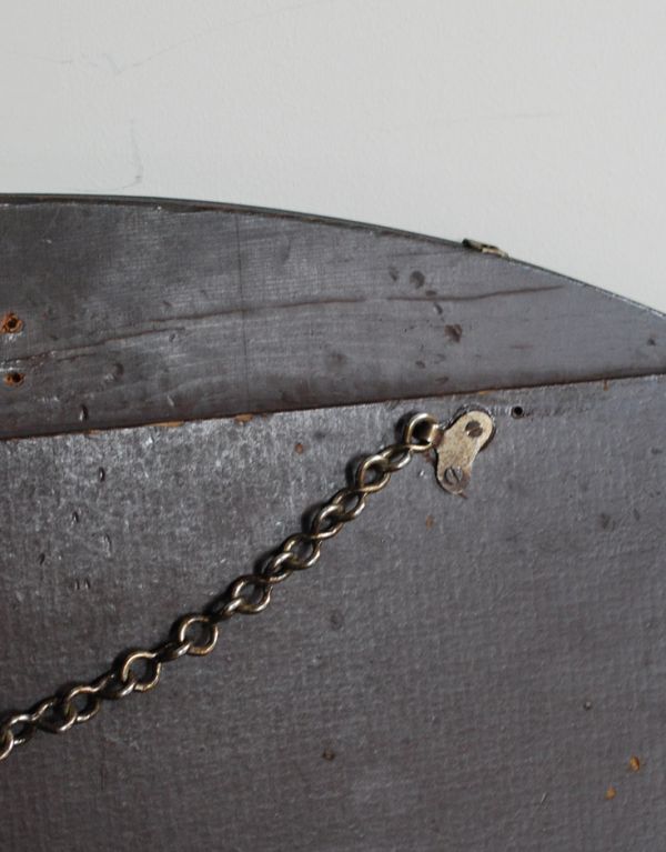 アンティーク雑貨　イギリスのアンティークミラー、きらきら輝くオーバルタイプのカッティングミラー。壁に掛けられるように金具が付いています。(k-1342-z)