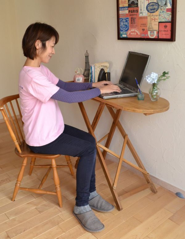 めずらしい家具　アンティーク家具　イギリスの可愛いアンティーク家具、木製のナチュラルなアイロンボード。こんなに可愛いインテリアがあるんですね。(k-1345-f)