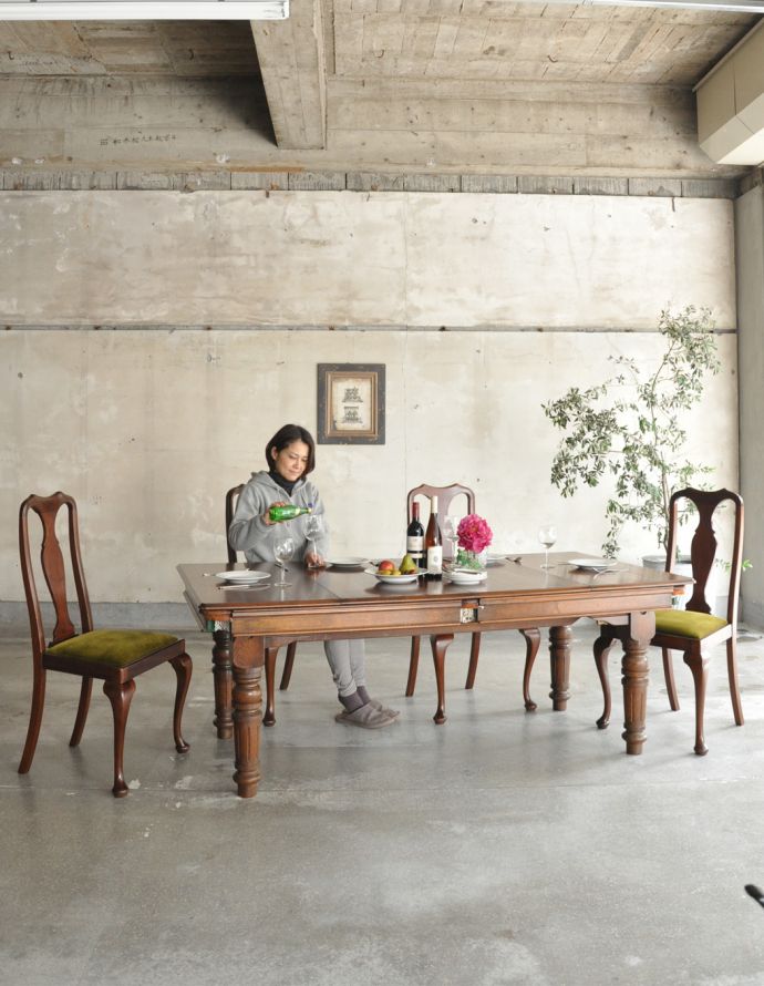 ロイドテーブル アンティーク家具 ビリヤードで遊べちゃう、めずらしいアンティークのテーブル。ビリヤードテーブルは、天板を閉じるとダイニングテーブルとしても十分使えます。(k-1347-f)