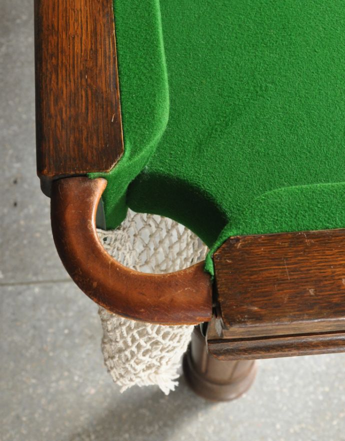ロイドテーブル アンティーク家具 ビリヤードで遊べちゃう、めずらしいアンティークのテーブル。ポケットの下にはネットがついています。(k-1347-f)
