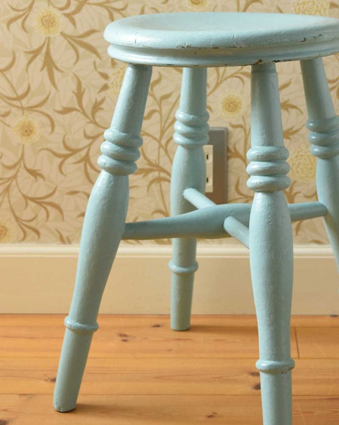 スツール・オットマン アンティーク チェア イギリス輸入のアンティークチェア、パステルブルーの木製スツール。シンプルな4本脚のデザイン。(k-1361-c)