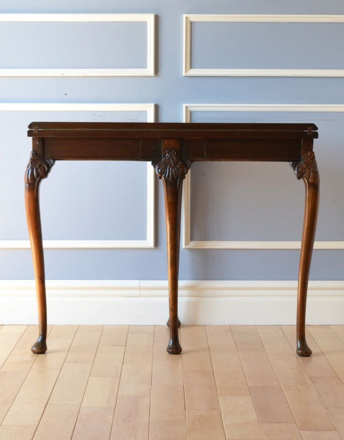 ロイドテーブル　アンティーク家具　英国ならではのアンティーク家具、お洒落なゲームテーブル（カードテーブル）。専門の職人によってお直ししていますが、アンティークは新品ではありません。(k-1362-f)