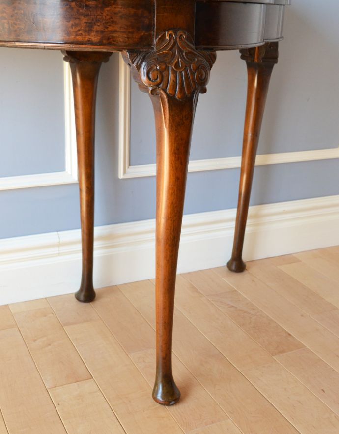 ロイドテーブル　アンティーク家具　英国ならではのアンティーク家具、お洒落なゲームテーブル（カードテーブル）。しっかりと安定感があります。(k-1362-f)